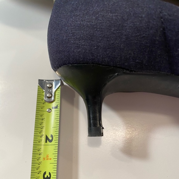 Taryn Rose Navy Nicki Pump 8 - Picture 5 of 10